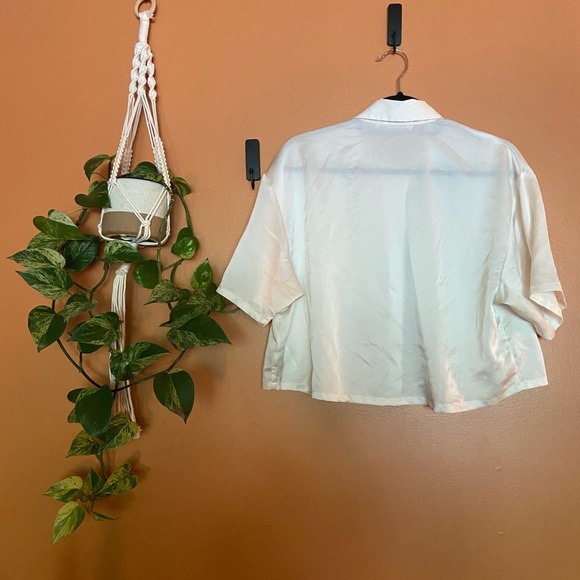 Abercrombie & Fitch Cream Silk Button Up Top - Size M - Picture 2 of 3